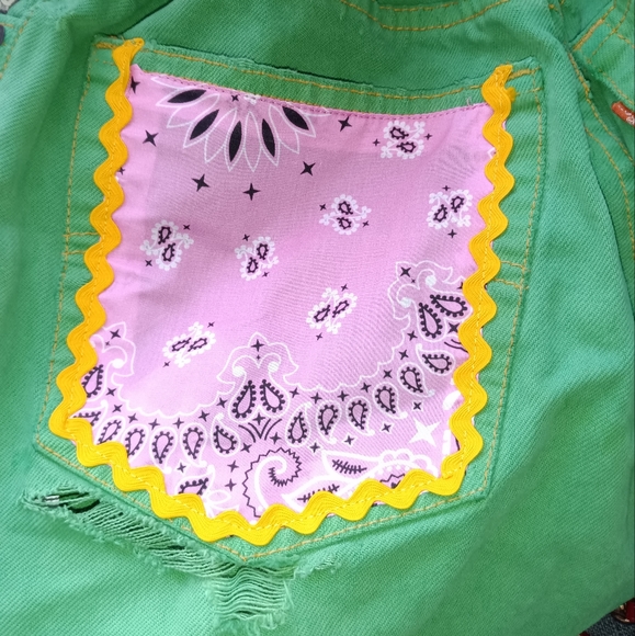 🆕Levi's MC2 Saint Barth Upcycled Green Cut Off Shorts Pink Paisley Belt LOOK!! - Picture 9 of 10